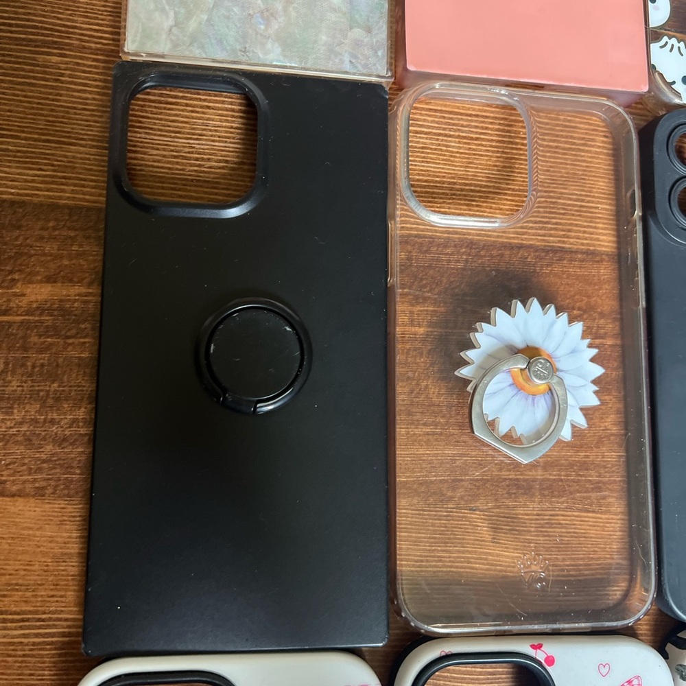 Assorted iPhone 13 Pro Max Cases - Picture 9 of 11